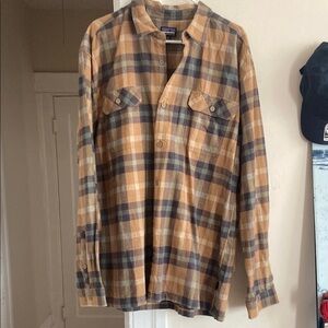 Men’s XXL Patagonia Plaid Button-Up Shirt